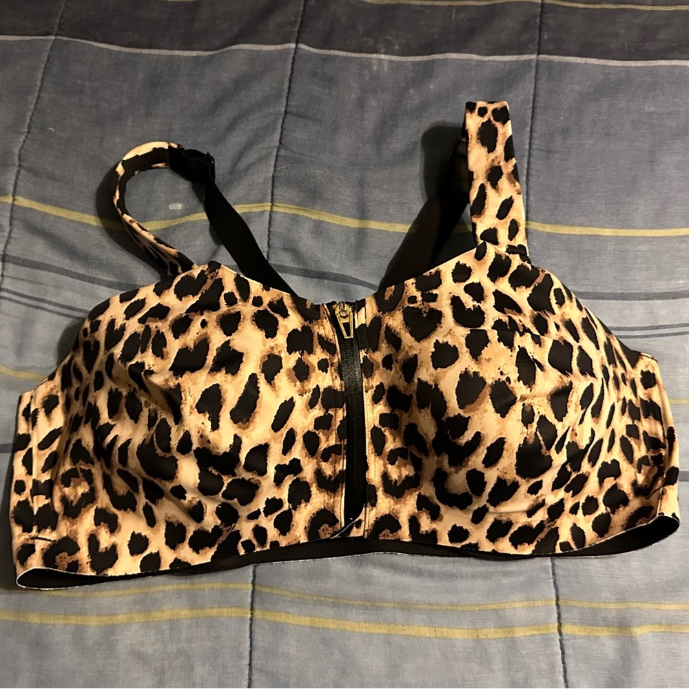 Victoria’s Secret Knockout Maximum Support Front-Close Sport Bra 40D